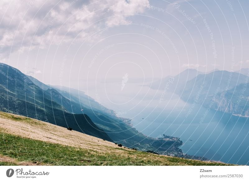 Gardasee Natur Landschaft Sommer Schönes Wetter Alpen Berge u. Gebirge Gipfel gigantisch Unendlichkeit natürlich Wärme blau grün Ferien & Urlaub & Reisen