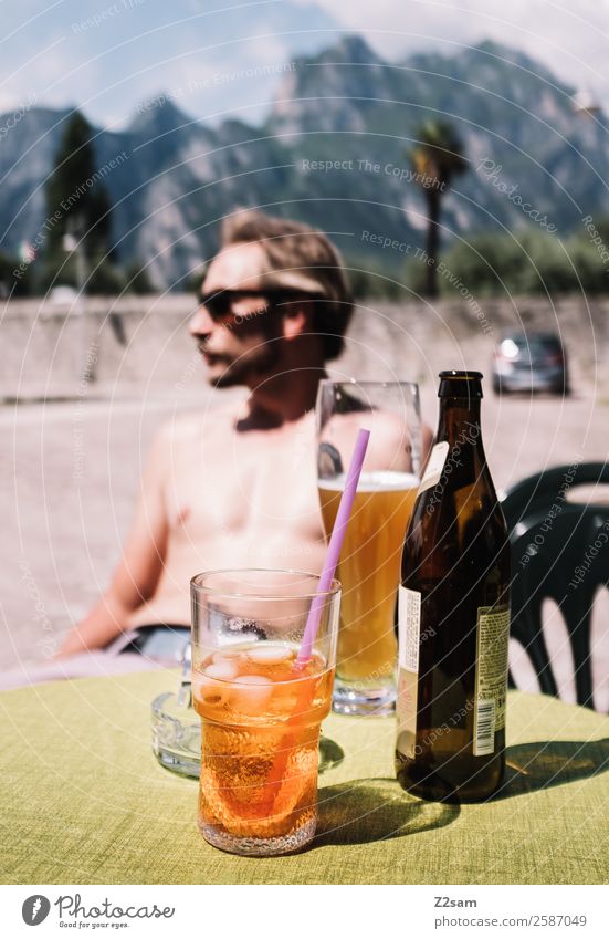 70er | Gardasee | Retro Alkohol Bier Longdrink Cocktail Lifestyle elegant Stil Ferien & Urlaub & Reisen Tourismus Sommerurlaub Junger Mann Jugendliche