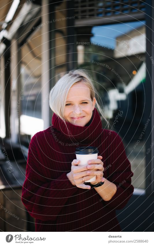 tiefe L-Liebhaber Getränk Heißgetränk Kakao Kaffee Becher Lifestyle Stil Freude Leben harmonisch Abenteuer Freiheit Häusliches Leben feminin Junge Frau