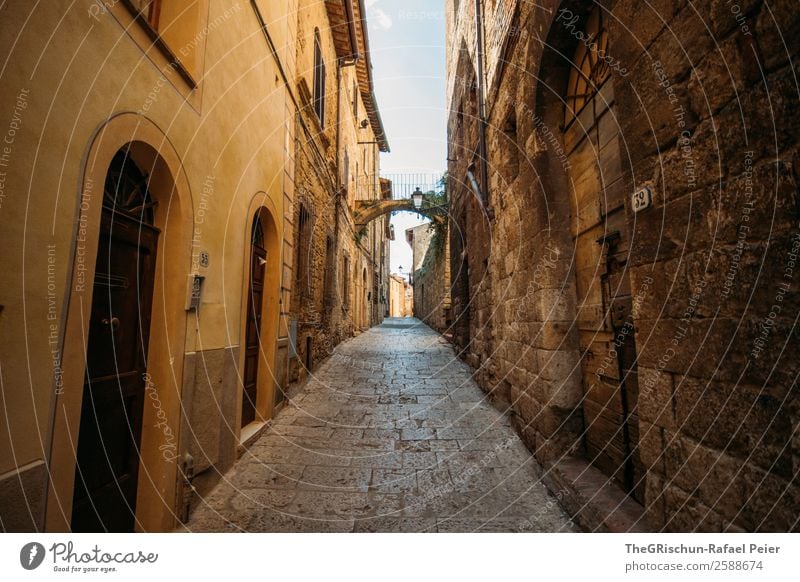 Italien Dorf Kleinstadt alt braun gelb gold grau Reisefotografie Gasse Straße Mauer Bauwerk Haus Toskana entdecken Spaziergang Ferien & Urlaub & Reisen Farbfoto