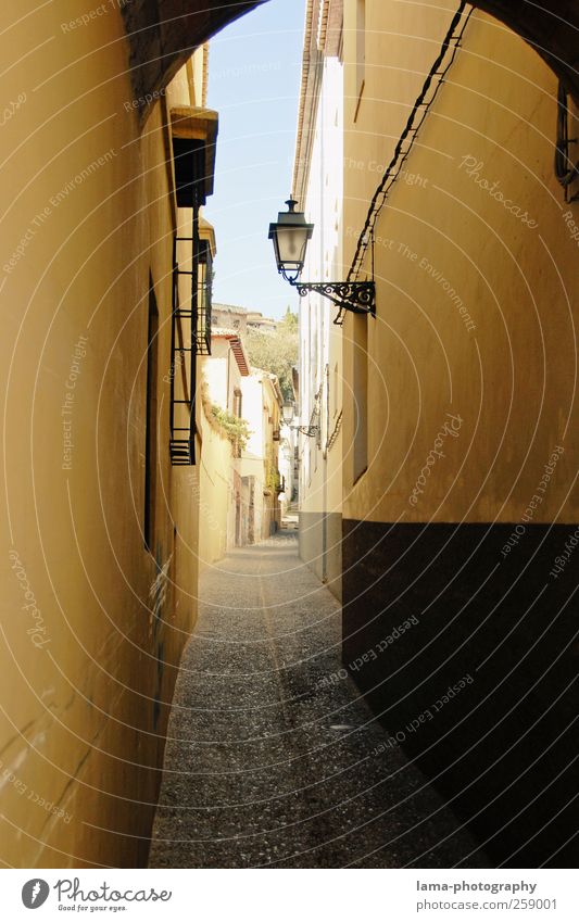 Streets of Andalusia [IV] Ferien & Urlaub & Reisen Städtereise Granada Spanien Andalusien Stadt Stadtzentrum Altstadt Haus Mauer Wand Wege & Pfade Gasse trist