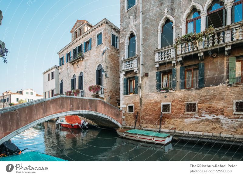 Venedig Stadt alt ästhetisch schön Italien Kanal Wasser Haus Bauwerk Wasserfahrzeug Brücke Balkon Tourismus Farbfoto Außenaufnahme Menschenleer