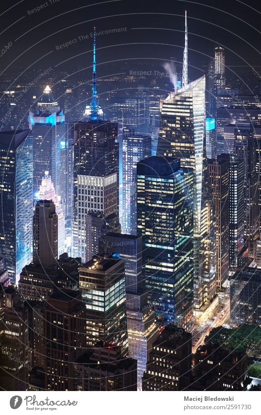 Luftaufnahme von Manhattan bei Nacht, NYC. Arbeit & Erwerbstätigkeit Büro Stadtzentrum Skyline bevölkert überbevölkert Hochhaus Bankgebäude Gebäude Architektur