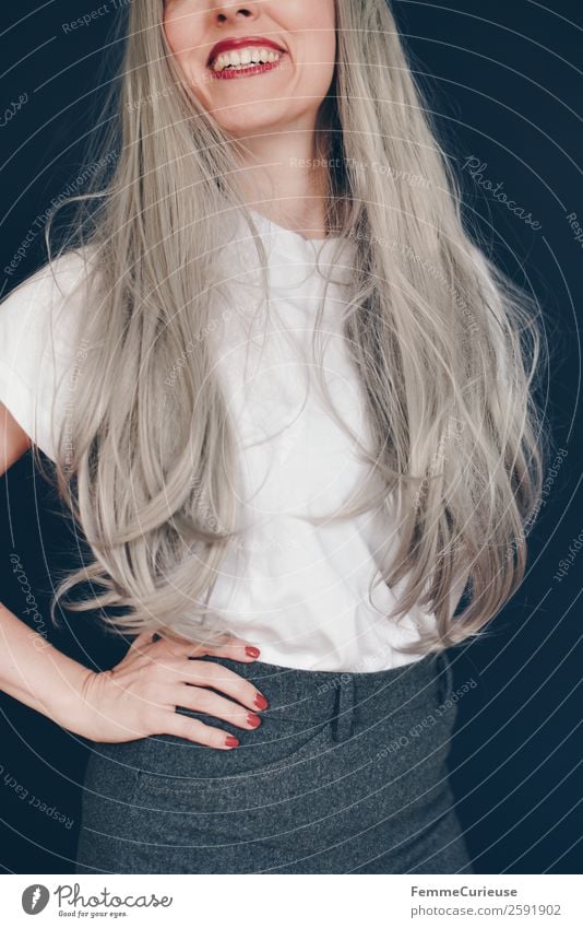 Young woman with grey dyed hair elegant Stil feminin Junge Frau Jugendliche Erwachsene 1 Mensch 18-30 Jahre 30-45 Jahre Zufriedenheit Haare & Frisuren