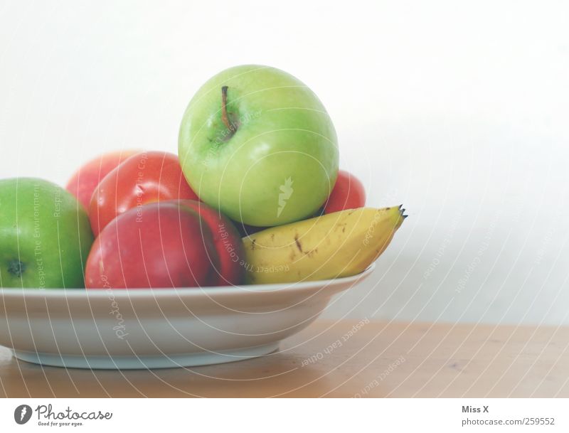 Obstkorb Lebensmittel Frucht Apfel Ernährung Bioprodukte Vegetarische Ernährung Diät Teller frisch lecker saftig süß mehrfarbig Banane Nektarine Granny Smith