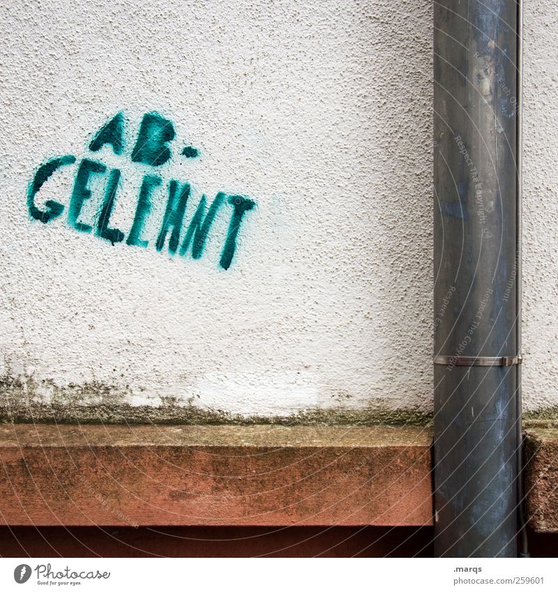 Dein Foto wurde leider nicht bestätigt. Karriere Erfolg Mauer Wand Fassade Regenrinne Schriftzeichen Graffiti Stadt Sorge Misserfolg Ablehnung Farbfoto