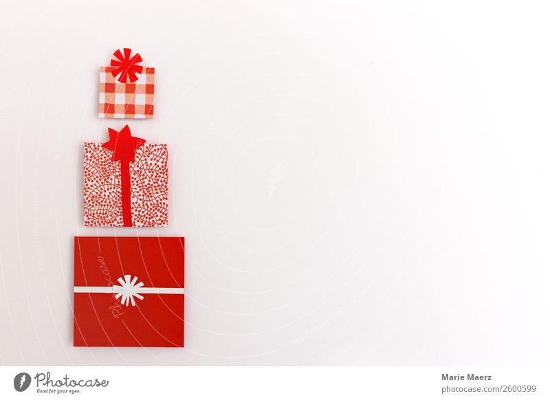Stapel schön verpackte Weihnachtsgeschenke Lifestyle kaufen Reichtum Stil Feste & Feiern Weihnachten & Advent ästhetisch positiv rot weiß Tugend Vorfreude
