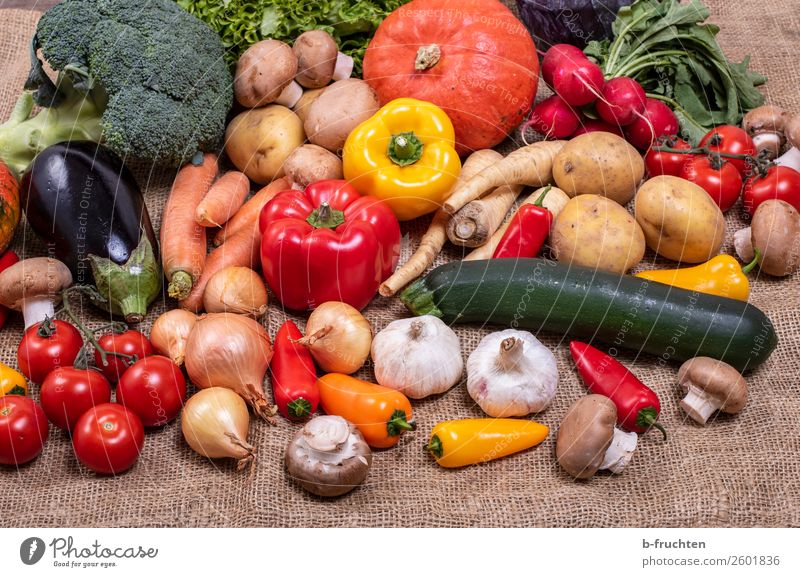 Gemüsevielfalt Lebensmittel Salat Salatbeilage Bioprodukte Vegetarische Ernährung Gesunde Ernährung wählen Essen frisch Gesundheit viele mehrfarbig Vielfältig