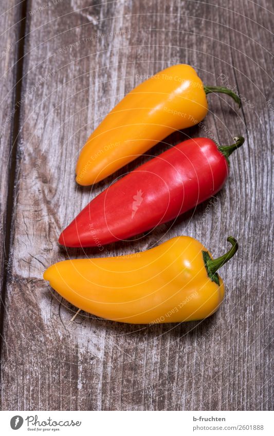 Snack-Paprika Lebensmittel Gemüse Bioprodukte Vegetarische Ernährung Fingerfood Gesunde Ernährung Küche wählen genießen liegen frisch Gesundheit gelb rot 3