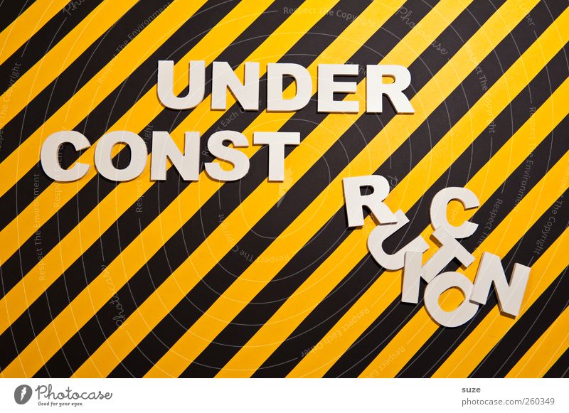 Titel in Bearbeitung Design Baustelle Schriftzeichen Hinweisschild Warnschild Streifen lustig gelb schwarz weiß Idee Kreativität gestreift Warnhinweis Warnung