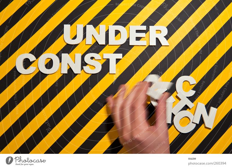 Handarbeit Lifestyle Stil Design Baustelle Finger Schriftzeichen Hinweisschild Warnschild Streifen Bewegung lustig gelb schwarz weiß Idee Kreativität gestreift