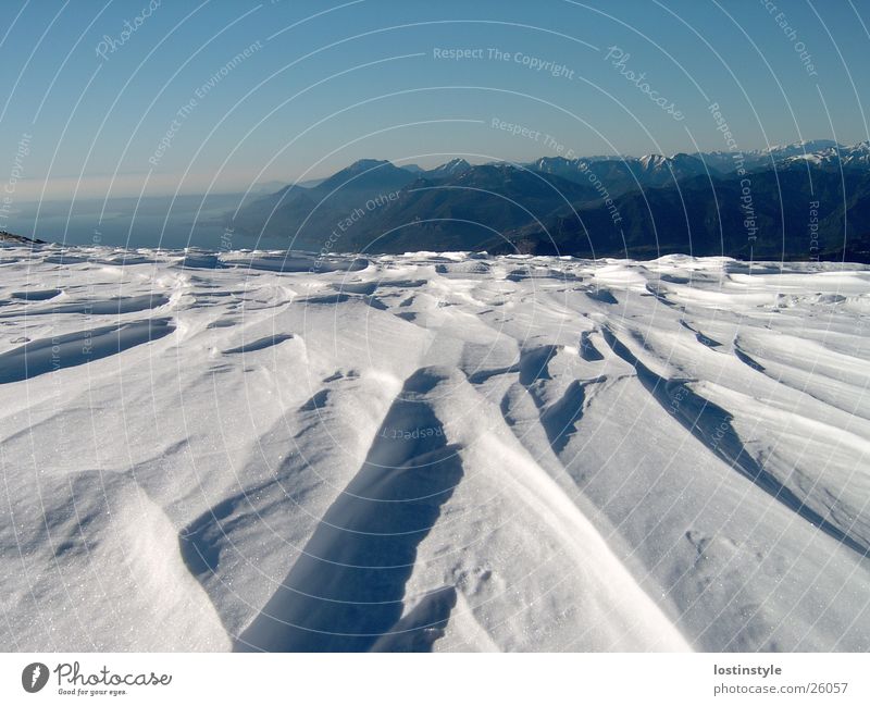 schneefurchen Formation See Winter Garda Berge u. Gebirge Schnee