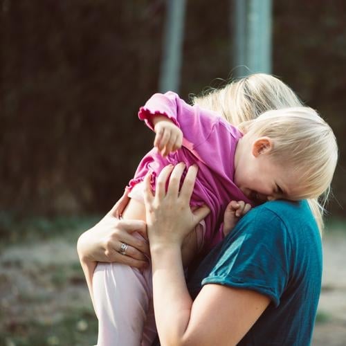 Liebe Kindererziehung Mensch feminin Kleinkind Mädchen Mutter Erwachsene Kindheit Leben 1-3 Jahre Umwelt Natur Sommer Schönes Wetter Lächeln lachen Zusammensein