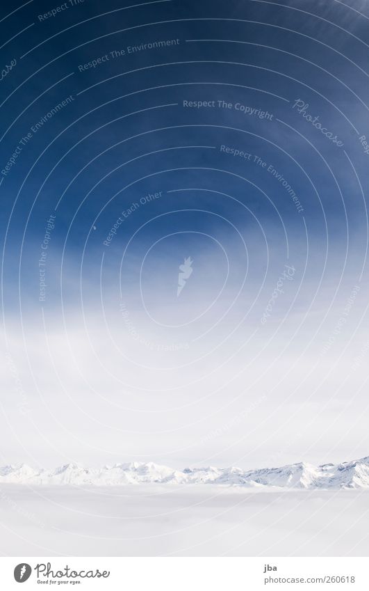 über dem Nebelmeer rechts Wohlgefühl Zufriedenheit Ferne Freiheit Winter Schnee Winterurlaub Berge u. Gebirge Klettern Bergsteigen Natur Urelemente Luft Himmel