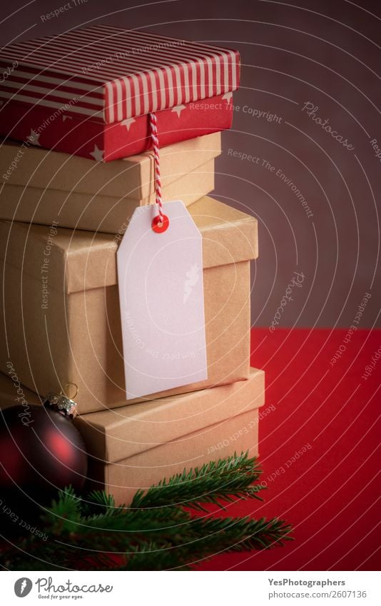 Weihnachtsgeschenkboxen und leeres Etikett Winter Feste & Feiern Weihnachten & Advent Silvester u. Neujahr Tradition Weihnachtskugeln Frohe Weihnachten