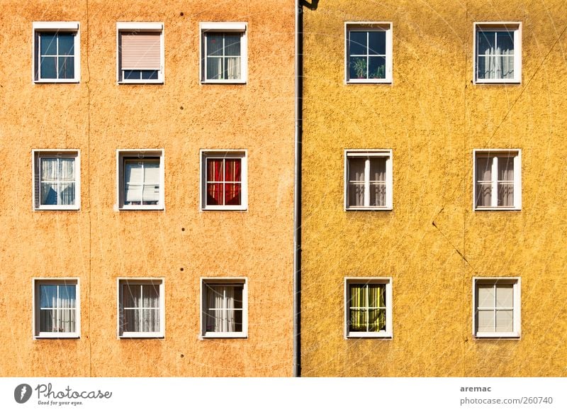 9 : 6 Stadt Stadtzentrum Haus Gebäude Architektur "Wohnhaus Mehrfamilienhaus" Mauer Wand Fenster Häusliches Leben alt gelb Farbfoto Gedeckte Farben