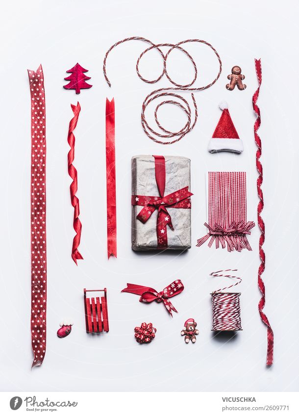 Weihnachtsgeschenk mit Schleifen und Dekoration kaufen Stil Design Feste & Feiern Weihnachten & Advent Dekoration & Verzierung Kitsch Krimskrams Sammlung