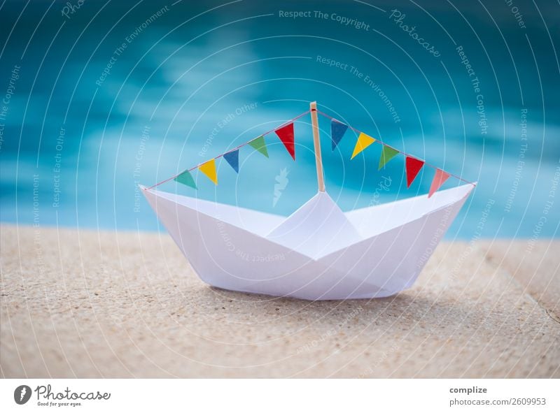 Party-Papierschiff am Wasser Lifestyle Glück Gesundheit Ferien & Urlaub & Reisen Tourismus Sommer Sommerurlaub Sonne Sonnenbad Strand Feste & Feiern