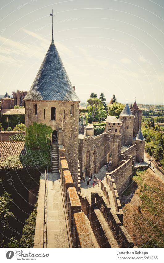 Carcassonne X Ferien & Urlaub & Reisen Ausflug Abenteuer Ferne Freiheit Sightseeing Städtereise Frankreich Südfrankreich Stadt Stadtrand Altstadt Bauwerk