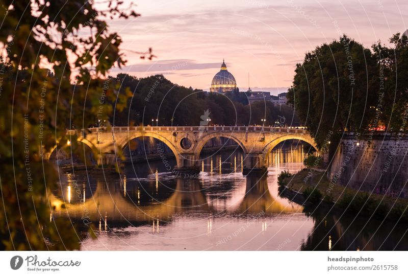 Kuppel des Petersdom, Brücke und Tiber nach Sonnenuntergang Ferien & Urlaub & Reisen Tourismus Ausflug Städtereise Sommer Flussufer Rom Italien Vatikan Stadt