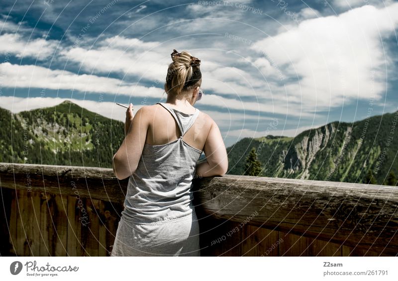 mei Madl! 1400 Freizeit & Hobby Ausflug Berge u. Gebirge wandern feminin Mensch Natur Landschaft Himmel Wolken Sommer Alpen Gipfel T-Shirt Denken stehen träumen