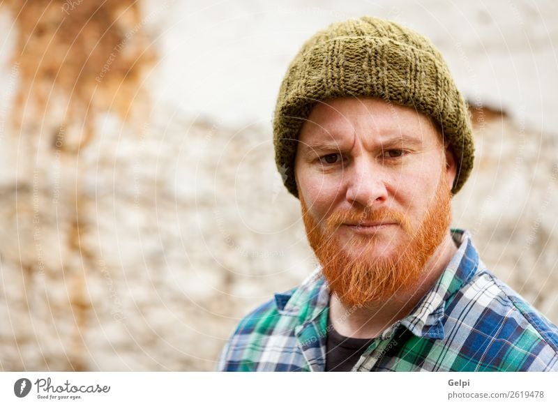 Hipster Mann mit Rotbart Stil Haare & Frisuren Mensch Erwachsene Hut rothaarig Oberlippenbart Vollbart alt stehen Coolness trendy modern niedlich schleimig blau