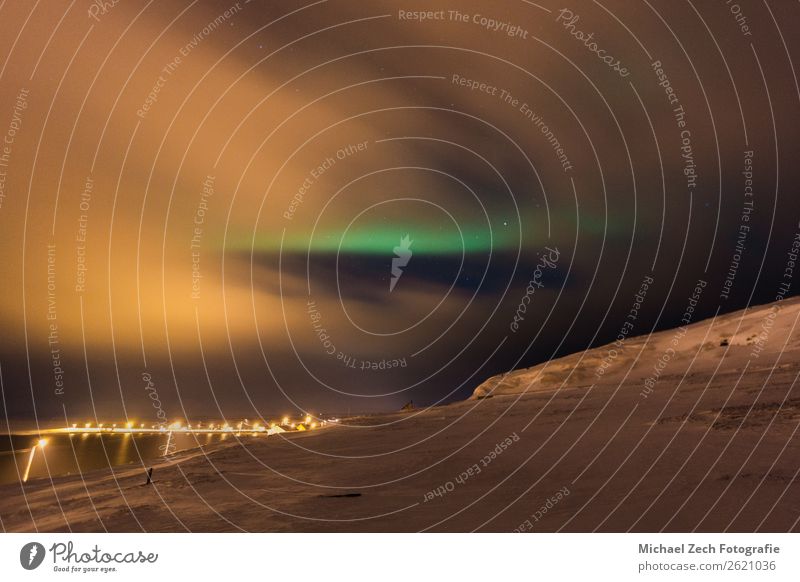 Unglaubliche Aurora Borealis-Aktivität über der Ekkeroy-Insel Winter Natur Nordlicht natürlich ekkeroy Arktis auroral Beautyfotografie borealis kalt gefroren