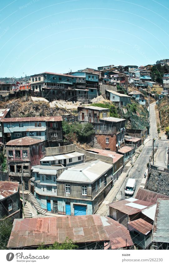 Dächer von Valparaíso Berge u. Gebirge Haus Himmel Sommer Klima Schönes Wetter Wärme Kleinstadt Stadt Altstadt Gebäude Dach Straße Wege & Pfade Armut