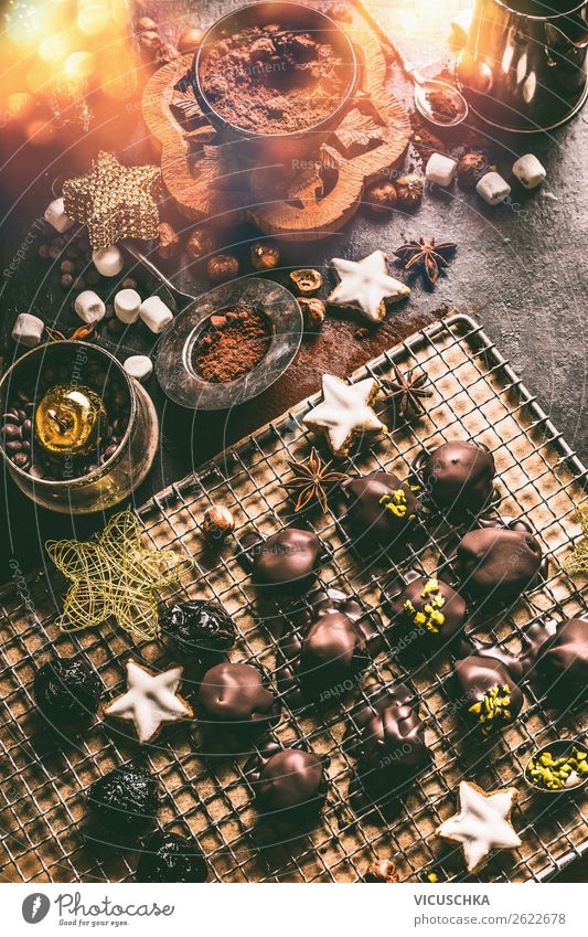 Selbst gemachte Schokolade Praline für Weihnachten Süßwaren Ernährung Festessen Geschirr kaufen Stil Design Winter Häusliches Leben Dekoration & Verzierung