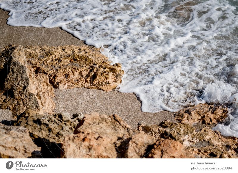 Strand auf Kreta im Sommer Crete Griechenland Urlaub mediterran Meer Ufer Felsen Wasser Sonne sonnig Sonnenlicht Himmel warm blau Ansicht malerisch Sicht