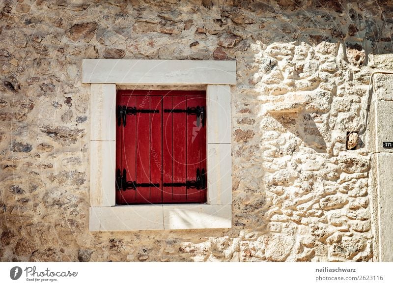 Fenster Ferien & Urlaub & Reisen Sommer Kreta Griechenland Dorf Kleinstadt Haus Architektur Mauer Wand Fassade Fensterladen Stein Holz alt authentisch gelb rot