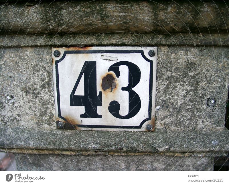nummer 43 Wand Hausnummer Blech Häusliches Leben alt Stein