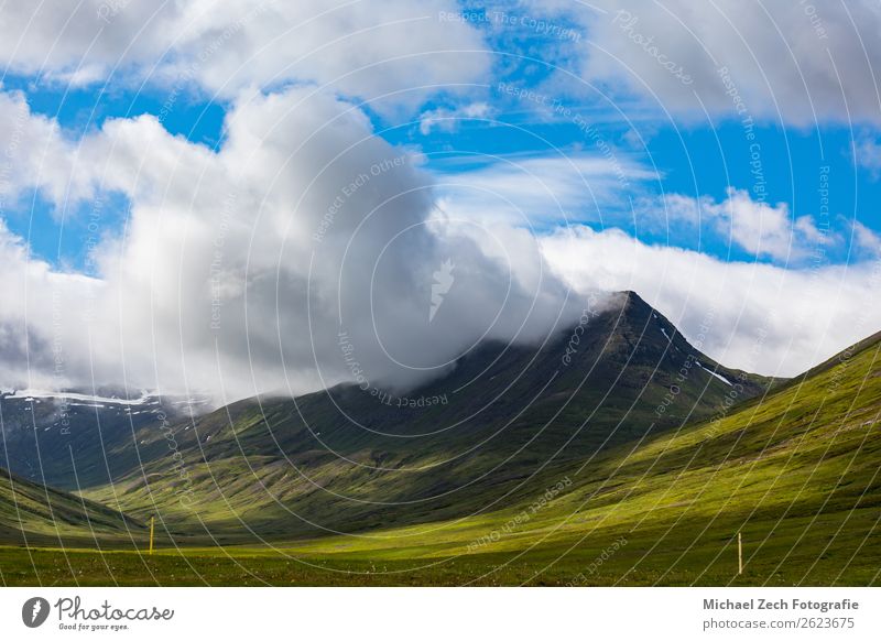 Beeindruckende landschaftliche Berglandschaft auf Island aufgenommen schön Ferien & Urlaub & Reisen Tourismus Meer Schnee Berge u. Gebirge wandern Natur