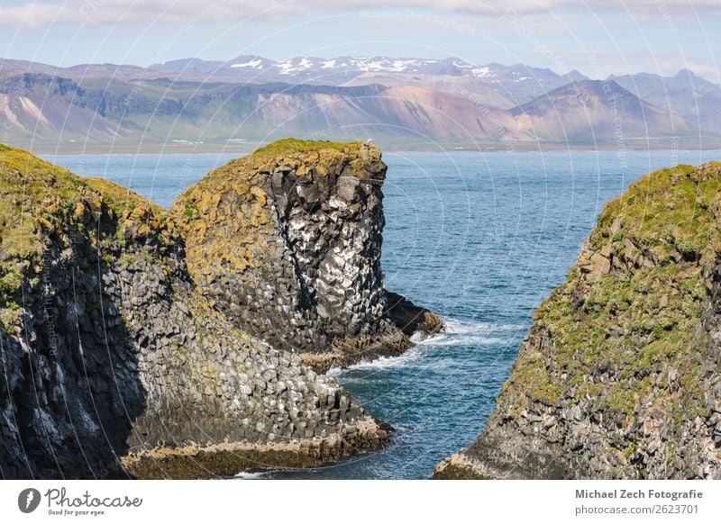 Erstaunlicher Blick auf die fantastische Küste des Island-Sommers. schön Ferien & Urlaub & Reisen Strand Meer Natur Landschaft Wolken Wetter Unwetter Nebel