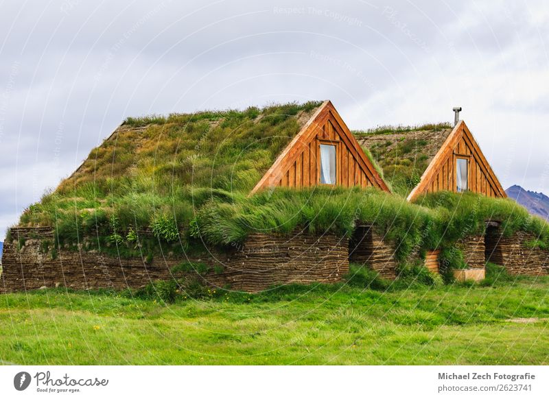 Zwei Gewachshauser Mit Grasdach In Island Im Sommer Ein Lizenzfreies Stock Foto Von Photocase