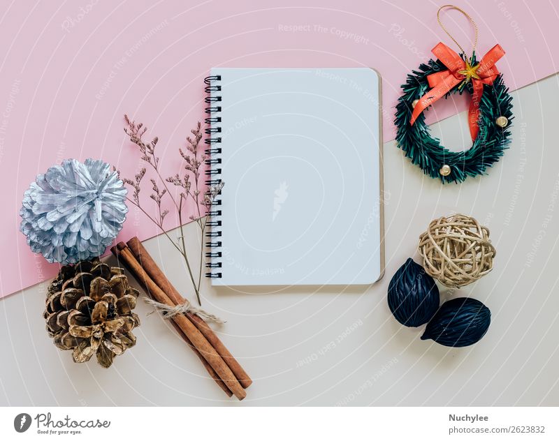 Kreatives flaches Lay of Craft und leeres Notizbuch Stil Design Glück Winter Dekoration & Verzierung Feste & Feiern Weihnachten & Advent Handwerk Accessoire