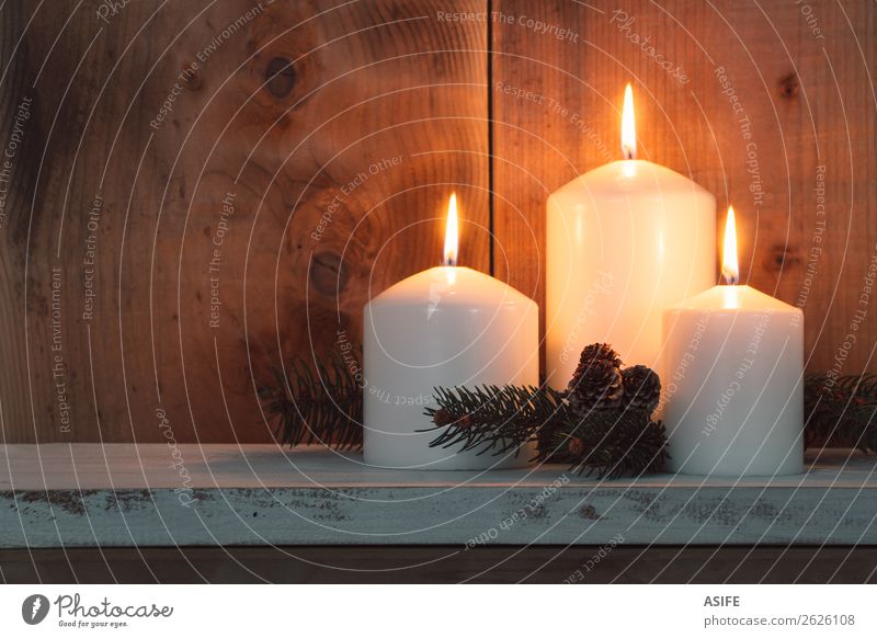 Weiße Weihnachtskerzen Dekoration & Verzierung Tisch Feste & Feiern Weihnachten & Advent Wärme Kerze Holz Ornament glänzend dunkel hell gelb gold weiß