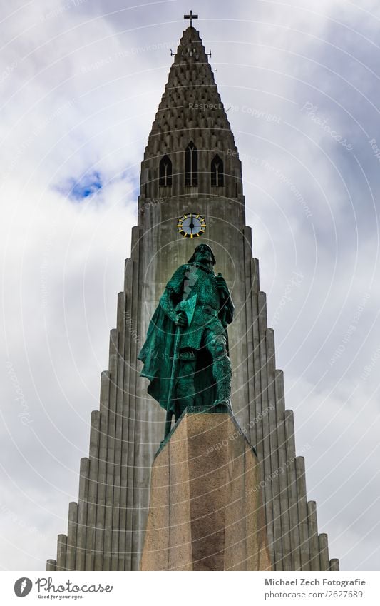 Statue von Lief Erikson vor der Hallgrimskirkja Kirche schön Ferien & Urlaub & Reisen Tourismus Ausflug Uhr Natur Himmel Stadtzentrum Gebäude Architektur