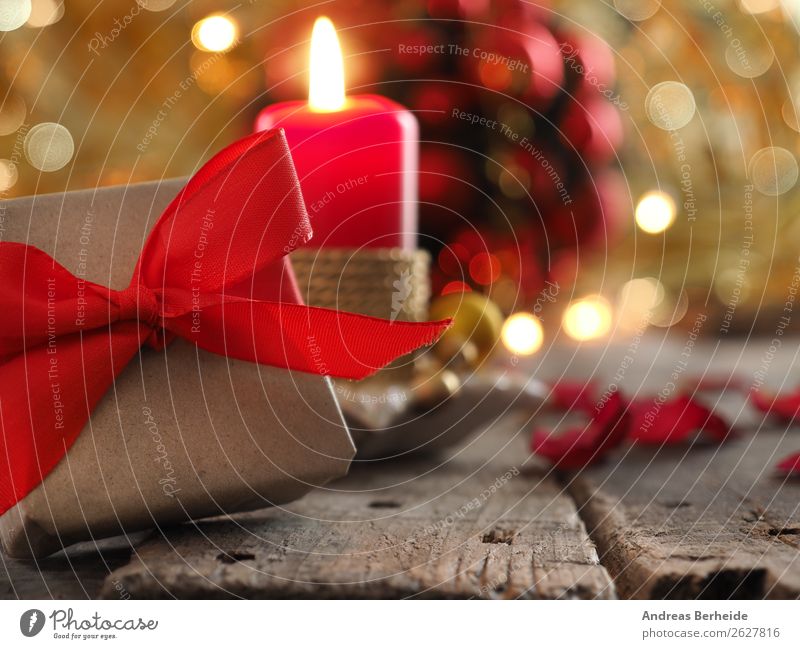 Weihnachtsgeschenk mit Kerze und Dekoration Winter Dekoration & Verzierung Musik Feste & Feiern Weihnachten & Advent Verpackung Paket Schleife Liebe Tradition