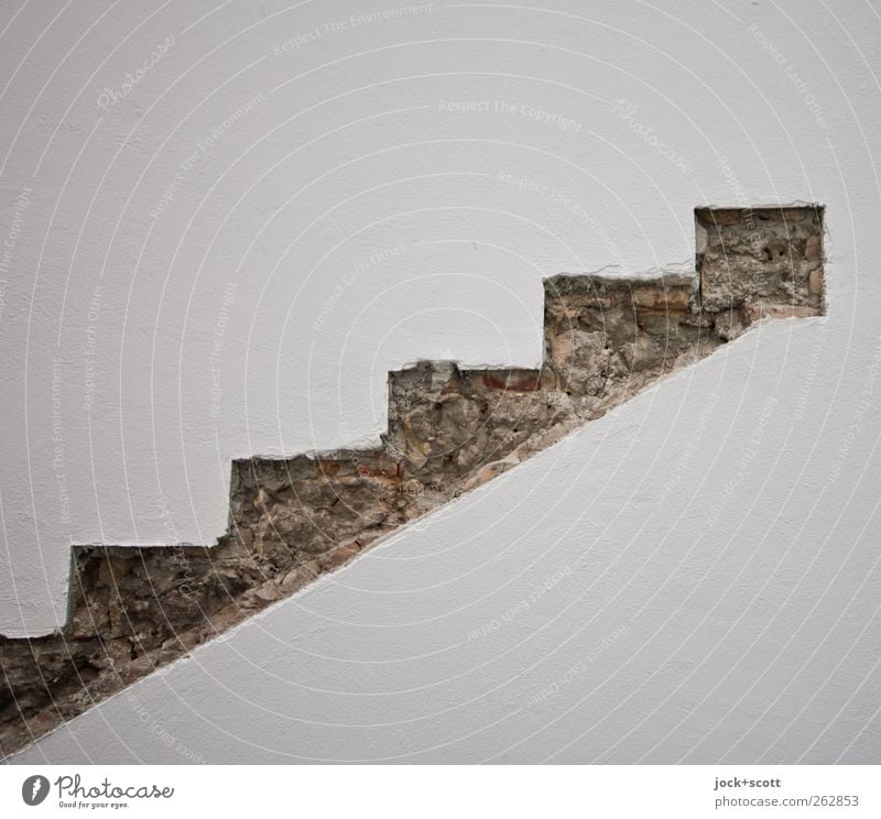 Treppe in die Vergangenheit Wand Backstein authentisch einfach historisch weiß ästhetisch Kreativität Stil Symmetrie sichtbar maßstabsgerecht Stufenordnung