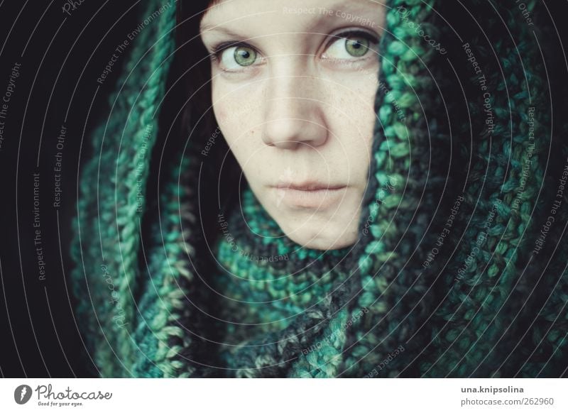 grün feminin Junge Frau Jugendliche Erwachsene Gesicht 1 Mensch 18-30 Jahre Mode Accessoire Schal natürlich schön Gefühle Stimmung Sicherheit Schutz