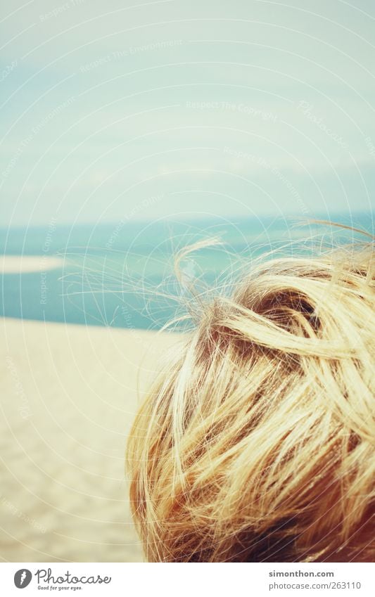 blondschopf 1 Mensch Zufriedenheit Sommerurlaub Sonnenlicht Strand Meer Ferien & Urlaub & Reisen Urlaubsfoto Urlaubsstimmung gelb Haare & Frisuren