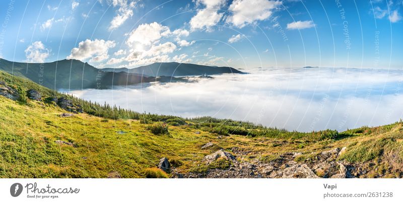 Panorama der grünen Berge in den Wolken schön Ferien & Urlaub & Reisen Tourismus Ausflug Sommer Sommerurlaub Sonne Berge u. Gebirge wandern Umwelt Natur