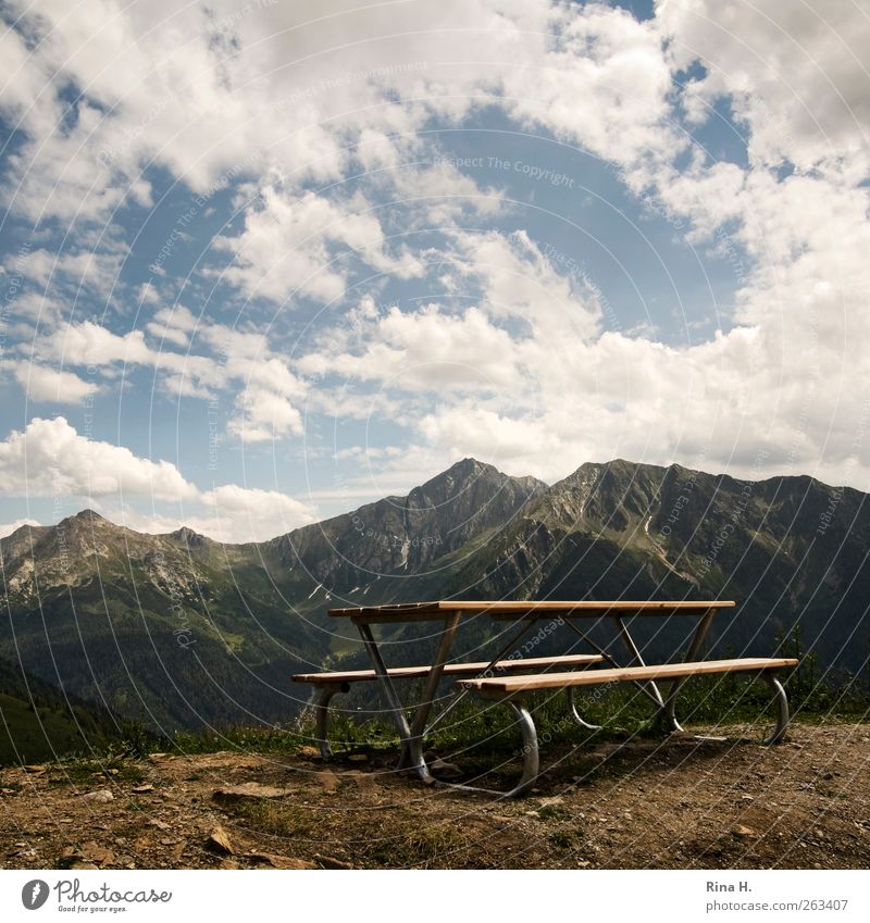 Am Abgrund Ferien & Urlaub & Reisen Tourismus Natur Landschaft Wolken Horizont Sommer Schönes Wetter Berge u. Gebirge Gipfel Südtirol Italien Meran Einsamkeit