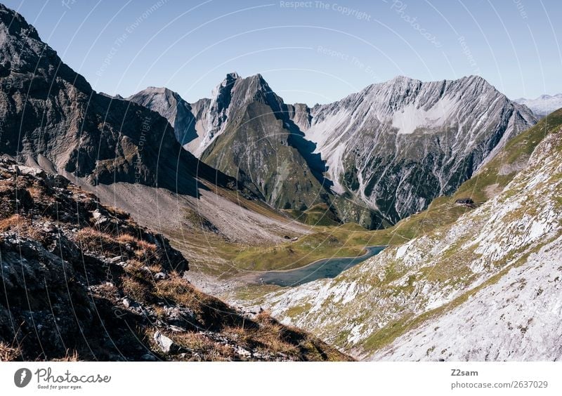 Blick Richtung Memminger Hütte Abenteuer wandern Natur Landschaft Sommer Schönes Wetter Alpen Berge u. Gebirge Gebirgssee gigantisch hoch nachhaltig blau grün