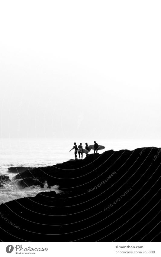 surfer 4 Mensch Sport Surfer Surfen Surfbrett Küste Meer Sommer Wellen Freizeit & Hobby Textfreiraum oben Textfreiraum unten Silhouette Wasser Menschengruppe
