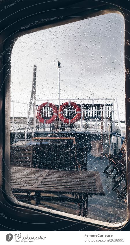 View from the inside of a boat to window with raindrops Verkehr Verkehrsmittel Verkehrswege Personenverkehr Öffentlicher Personennahverkehr Schifffahrt