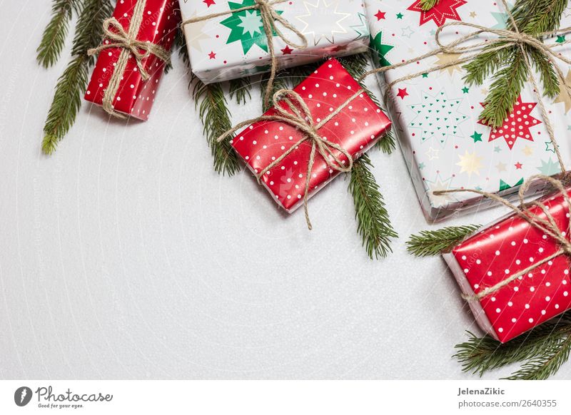 Weihnachtsgeschenkboxen auf weißem Hintergrund kaufen Winter Dekoration & Verzierung Schreibtisch Tisch Tapete Feste & Feiern Weihnachten & Advent