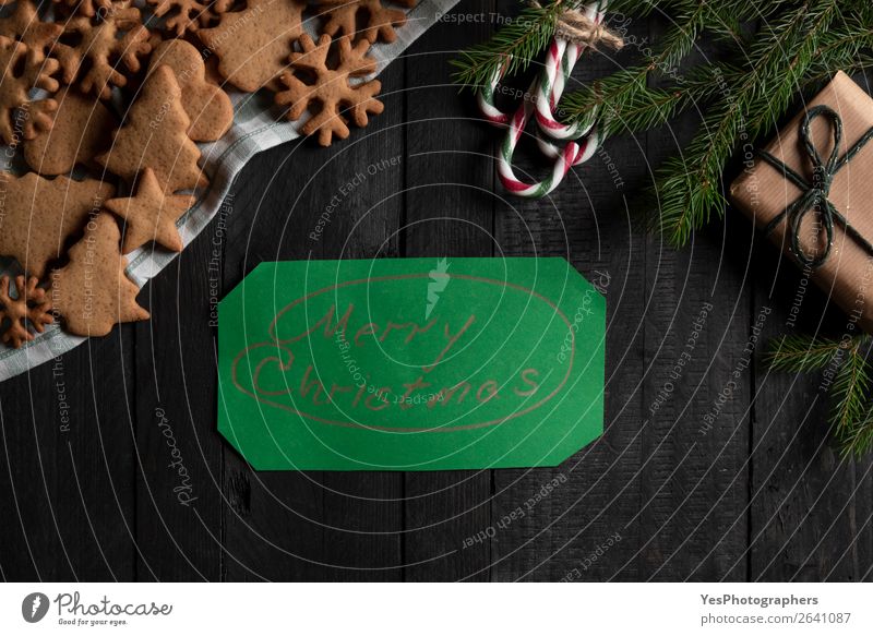 Frohe Weihnachtsbotschaft auf Grünbuch. Weihnachtsgeschenk und Cookies Süßwaren Dekoration & Verzierung Feste & Feiern Weihnachten & Advent Fröhlichkeit