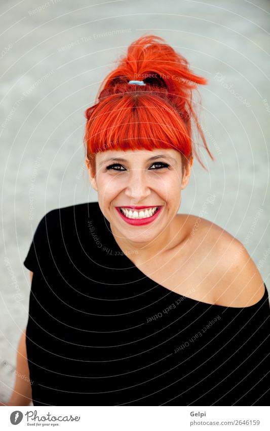 Porträt einer hübschen rothaarigen Frau Lifestyle Stil Freude Glück schön Haare & Frisuren Gesicht Wellness Sommer Mensch Erwachsene Mode Zopf Lächeln Coolness